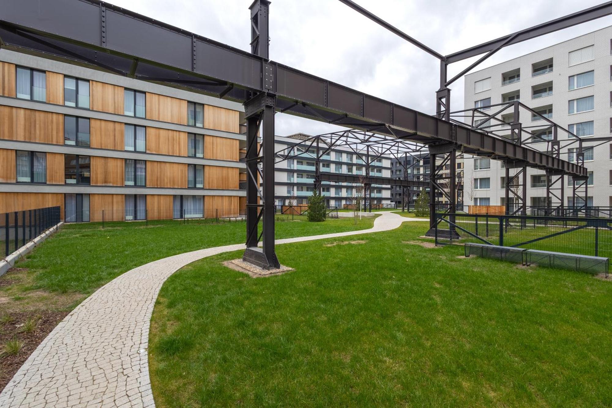 Colorful - Balcony, Free Parking, By Gravity Apartmán *