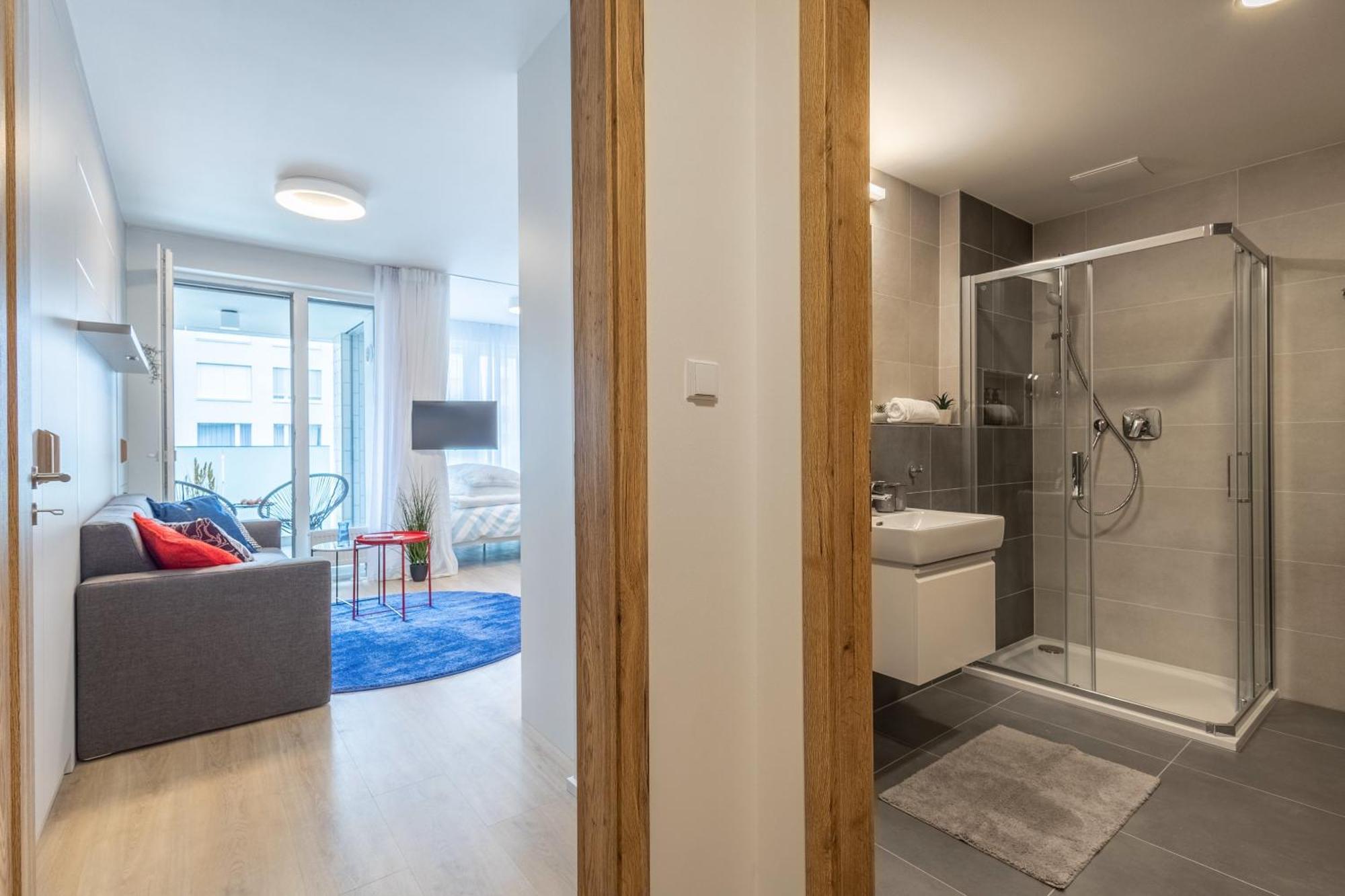 Colorful - Balcony, Free Parking, By Gravity Apartment Prague